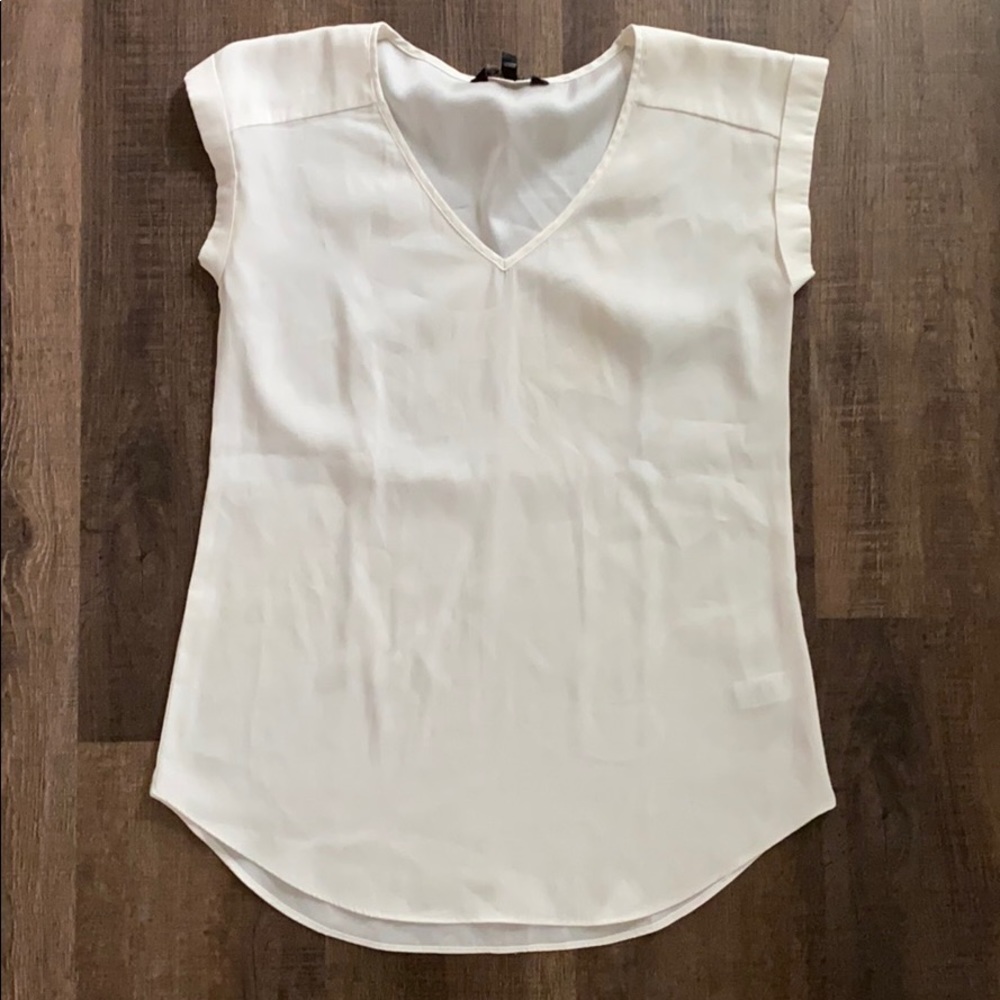 Express cream shirt (silky fabric)